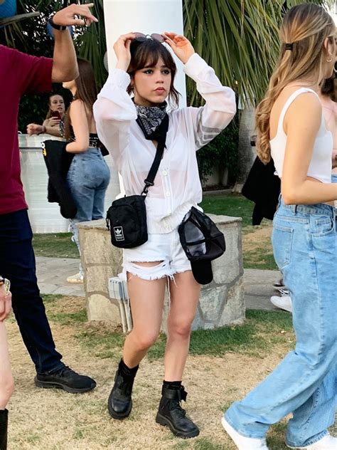 Jenna Ortega’s Coachella 2023 Outfit: Actress Rocks。